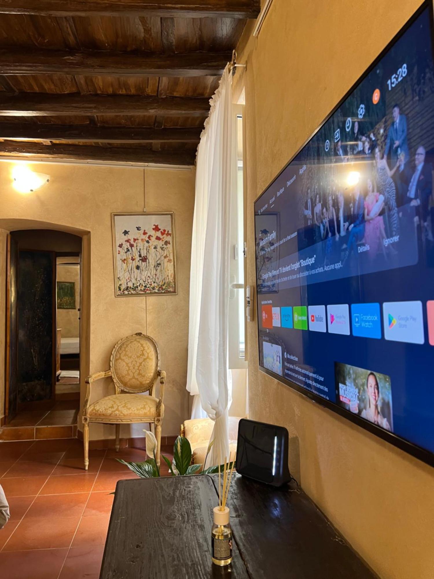 Italy Typicall Campo Di Fiori Apartment